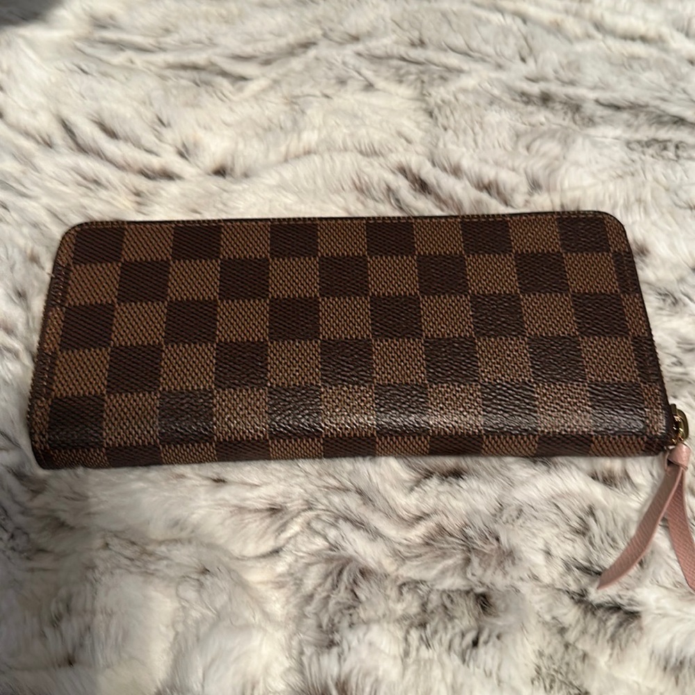 Louis Vuitton Zip Around Damier Ebene Wallet great condition